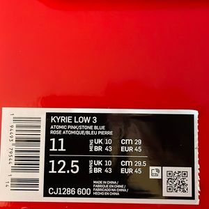 Nike Kyrie Low 3. Sz. 11 like new.